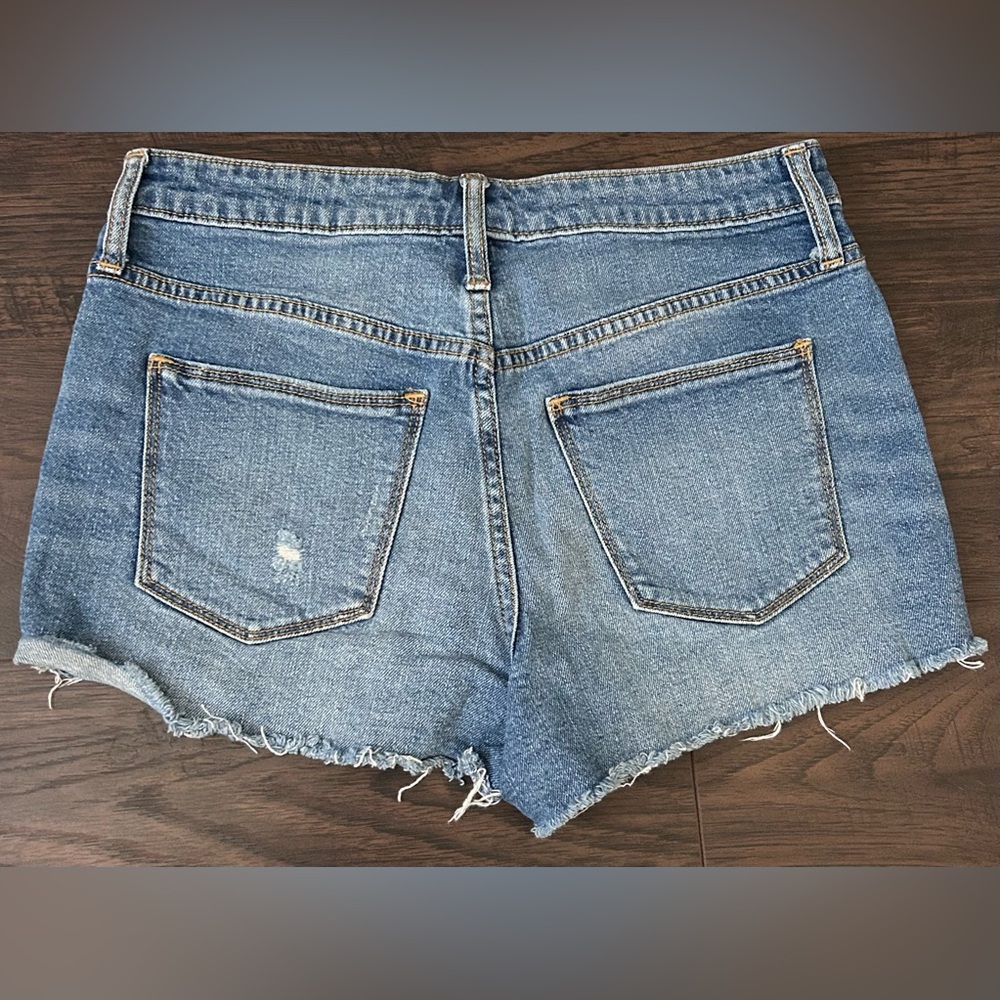 Universal Thread Medium-Wash Distressed High-Rise Cutoff Denim Shorts - Picture 4 of 6